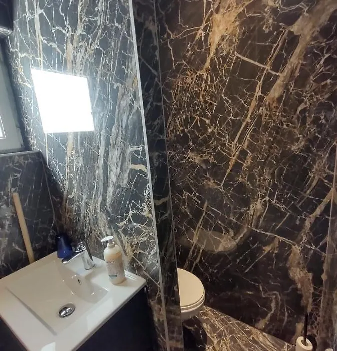 B96 Central Suite-1