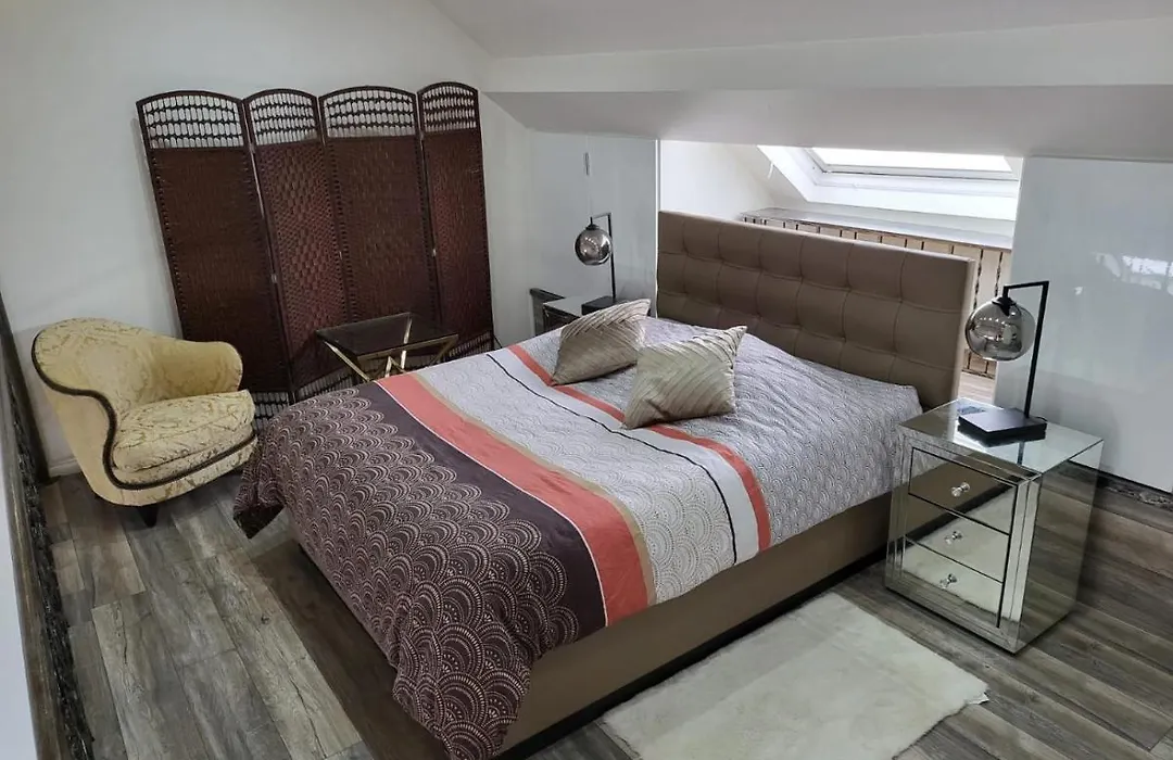 Duplex élégant situé à 1min de la gare du nord-1