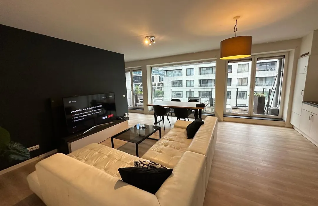 3 Bedroom Apartment In City Center With Balcony View-1