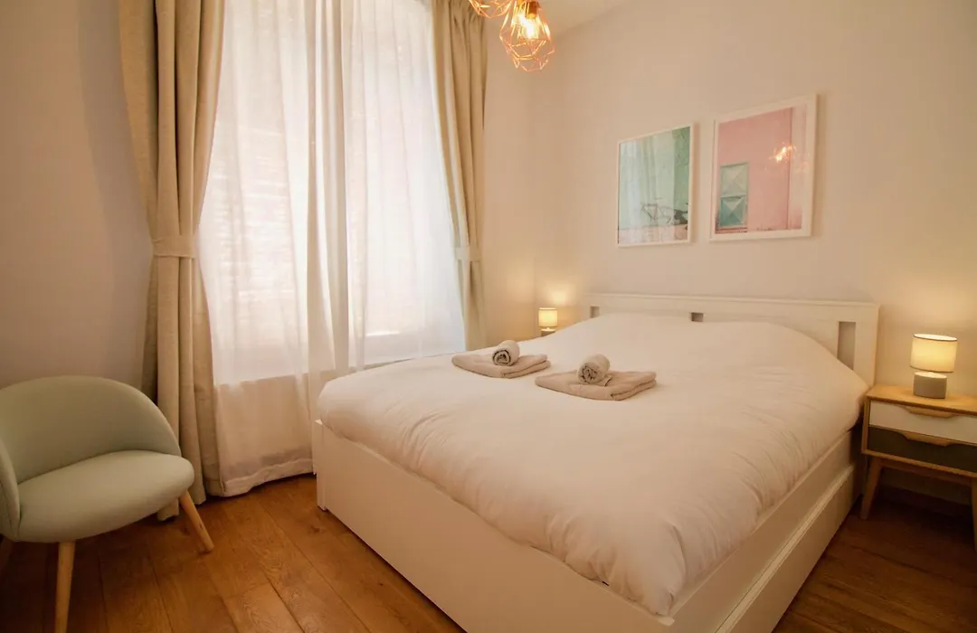 Heart Of Grand Place - Stunning 3Br Triplex-1