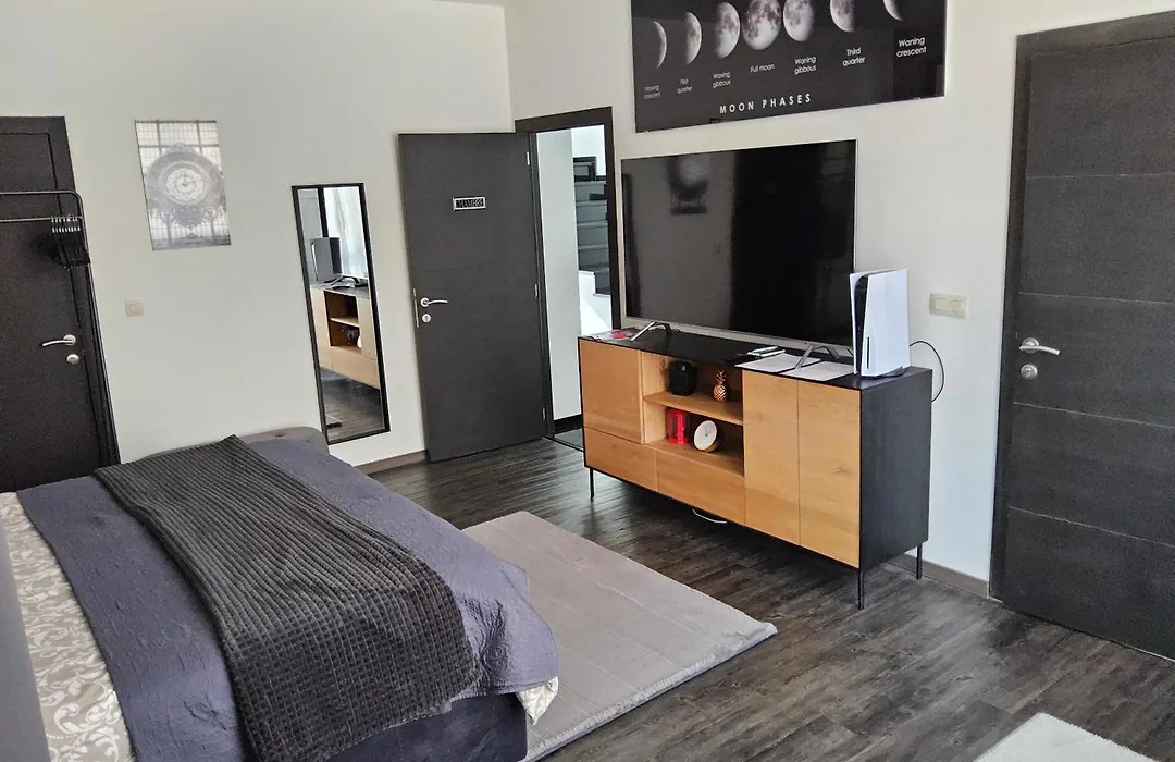 Chambre deluxe au 2ème étage, chambre double au 4ème étage NOT A HÔTEL-1