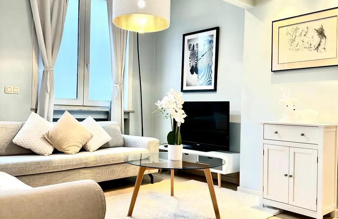 Beautiful 2 Bedroom Familiar Luxury Apartment-1