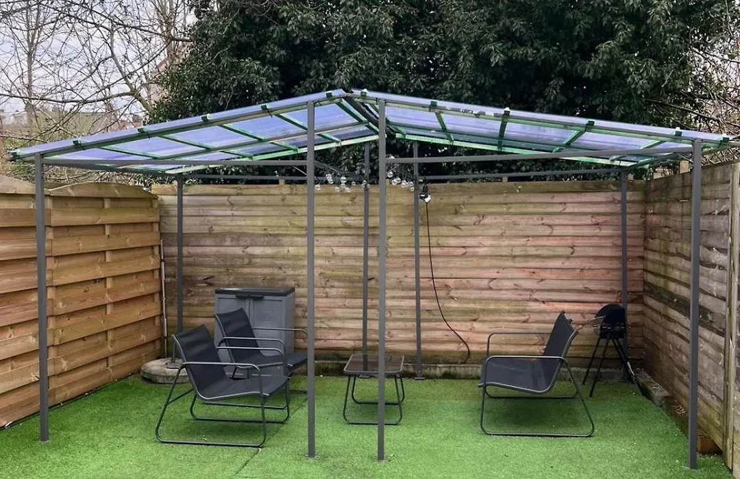Appartement avec terrasse privée et garage rez de chaussée lumineux-1