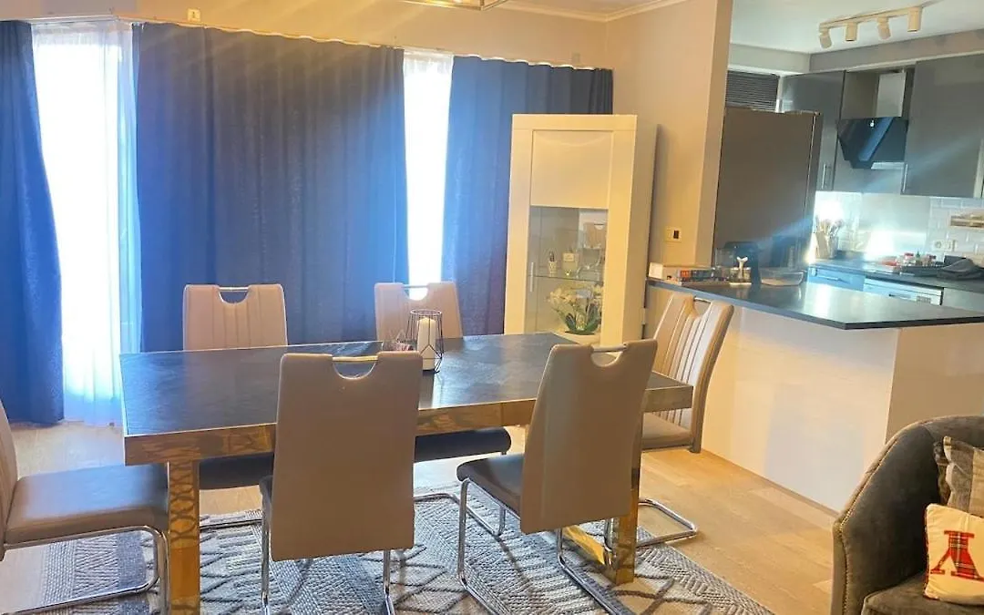 Strelitzyahouse-1