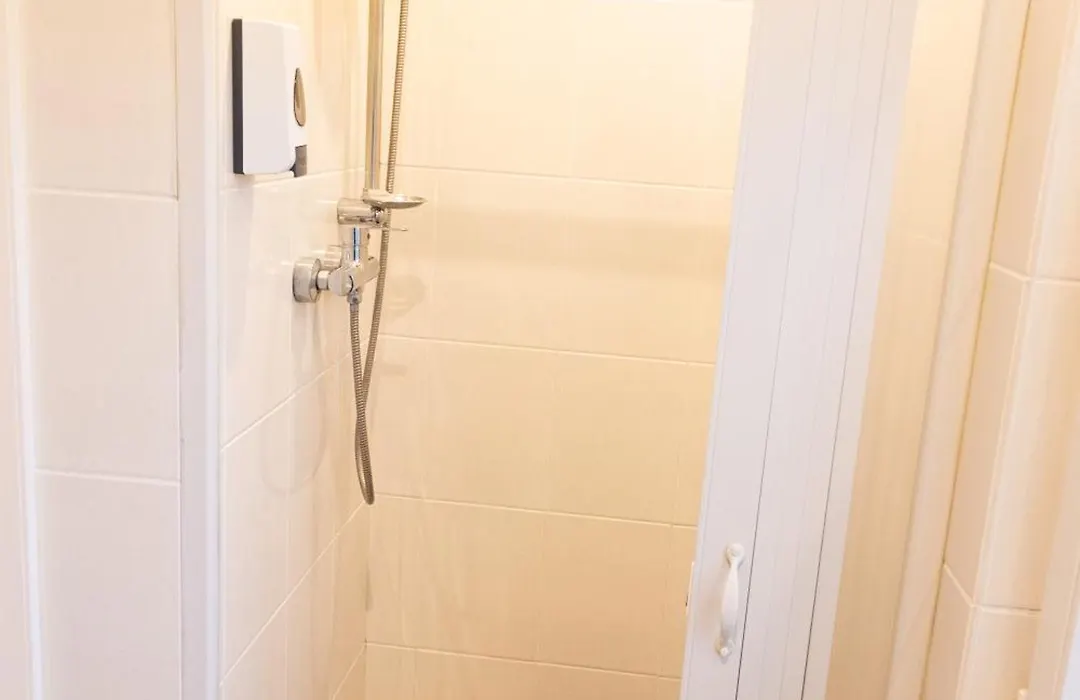 Appartement sous toit lumineux avec garage et 4 pièces en enfilade-1