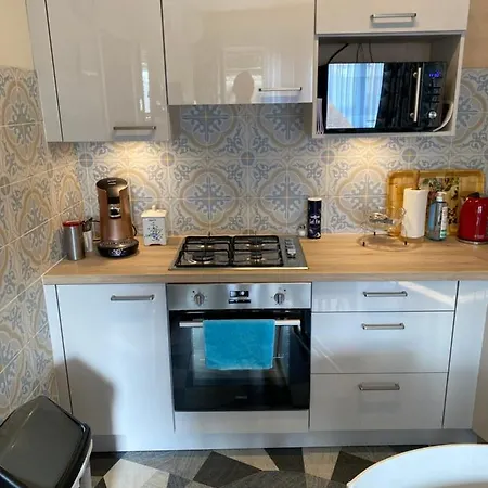 One-Bedroom Apartment Near Atomium-2