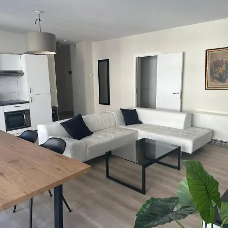 3 Bedroom Apartment In City Center With Balcony View-3