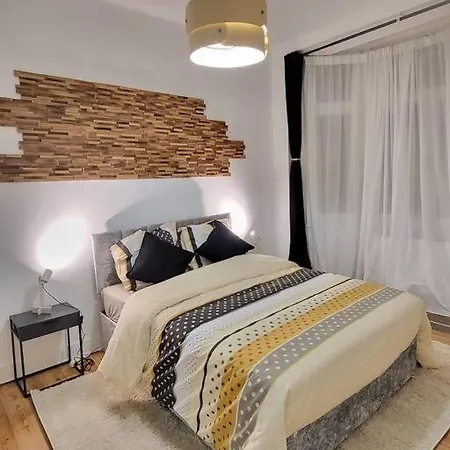 Appartement Style Haussmannien 1 Bedroom-2