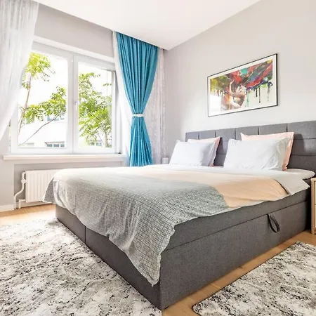 European Heart 2-Bedroom Flat.-2