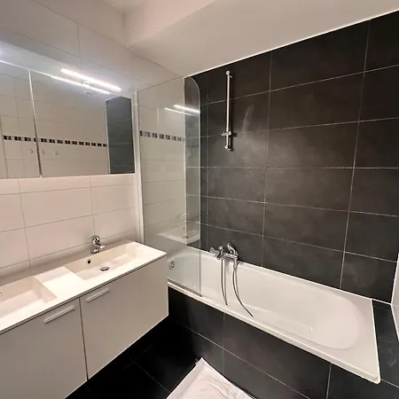 Cosy 2 Bedroom Apartment In City Center-3