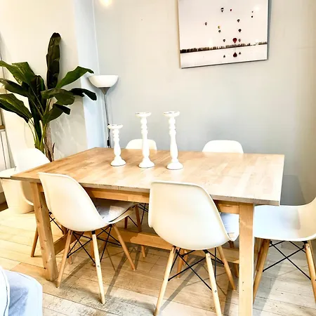 Beautiful 2 Bedroom Familiar Luxury Apartment-2