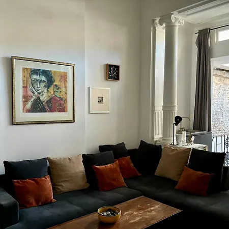 Art Apartment-3