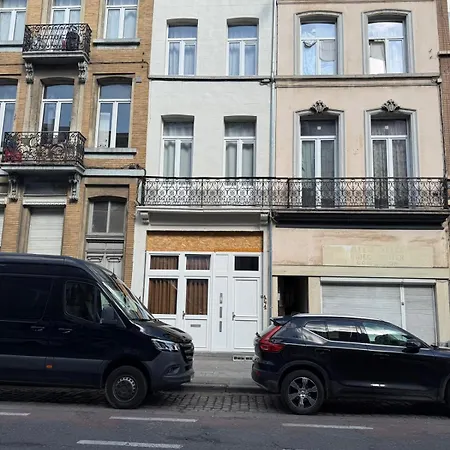 Magnifique Studio Au 2Eme Etage, A Proximite De La Gare Du Midi!-2