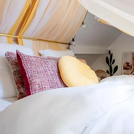 Appartement cosy et central – séjour pro-2