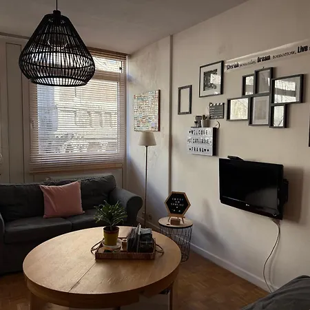St Catherine - Sweet Home - Bxl - Studio Apartment With City View-2