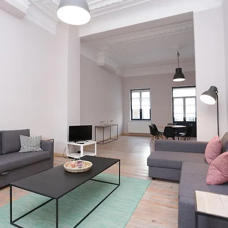Parlamentarium Apartment-3