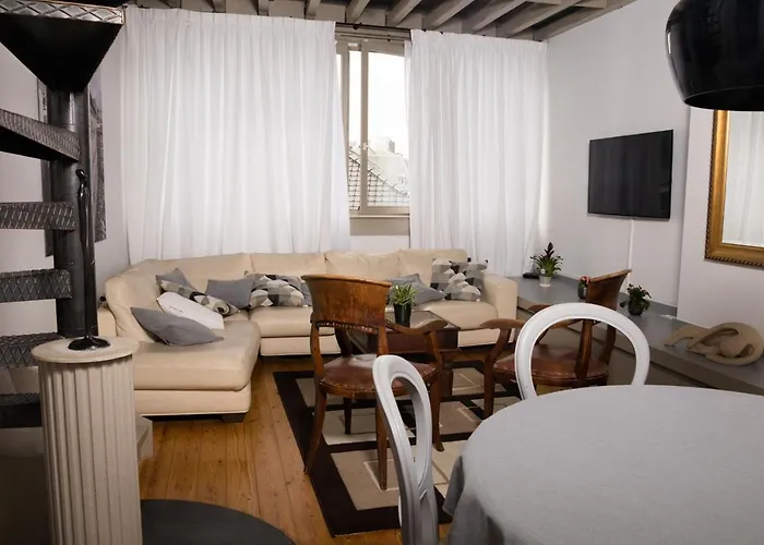 Duplex dernier étage avec terasse à deux pas de la grand place Bruxelles