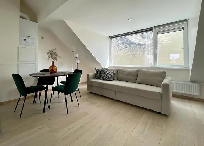 Charming Duplex On The Canal Bruxelles