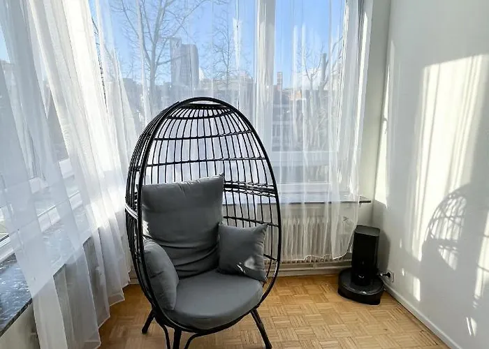 Cosy Two Bedroom Apartment In Bruxelles
