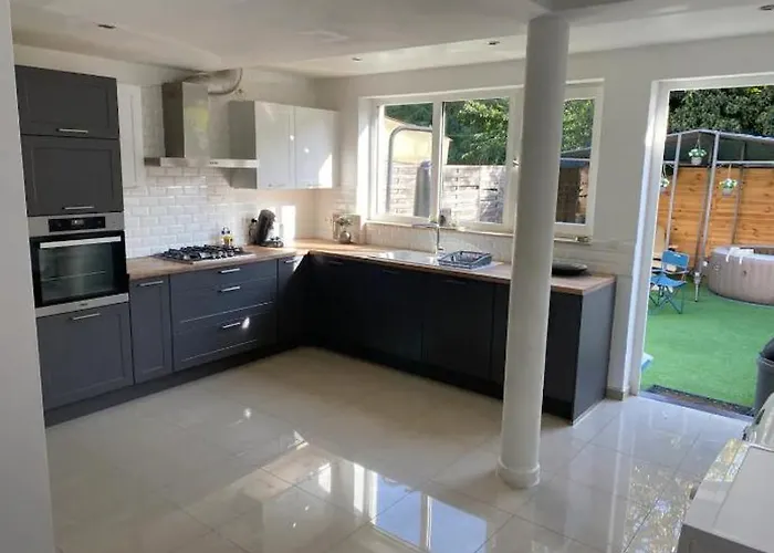 Appartement avec terrasse privée et garage rez de chaussée lumineux Bruxelles
