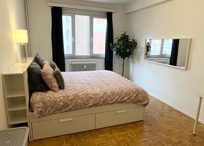 Cosy Two Bedroom Apartment In Bruxelles