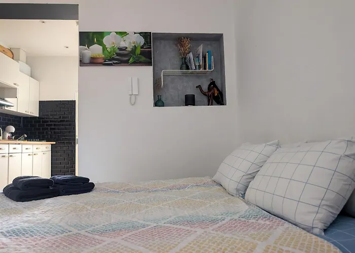 Magnifique Studio au 2ème étage, à proximité de la gare du midi! Bruxelles