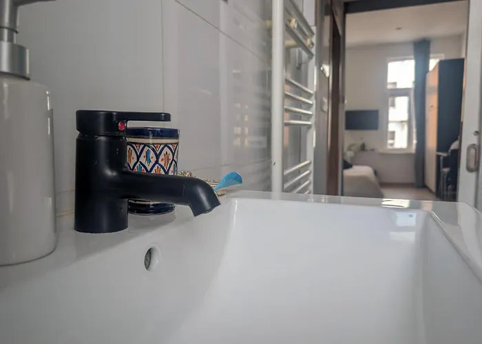 Magnifique Studio au 2ème étage, à proximité de la gare du midi! Bruxelles
